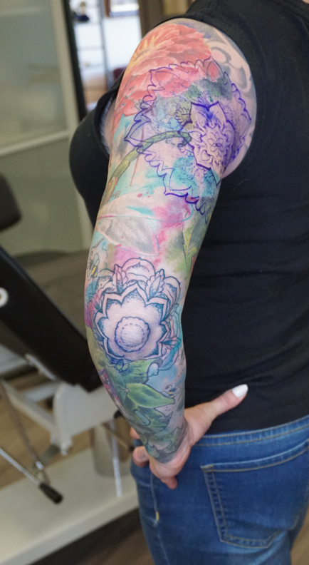 abstract-colour-elbow-tattoo-wonderlandstudios